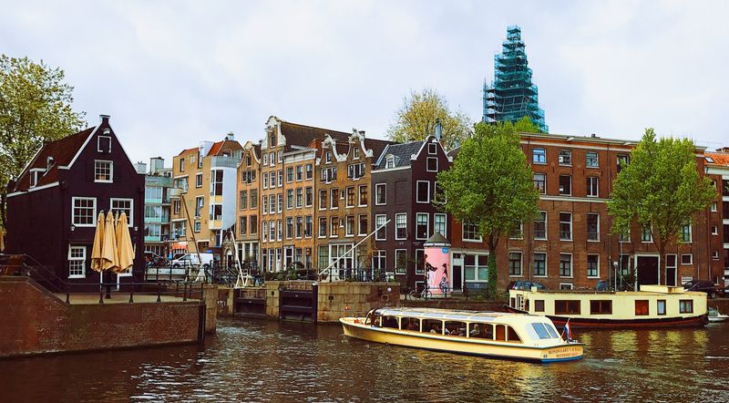 La ville d'Amsterdam, une des plus belles villes commençant par A